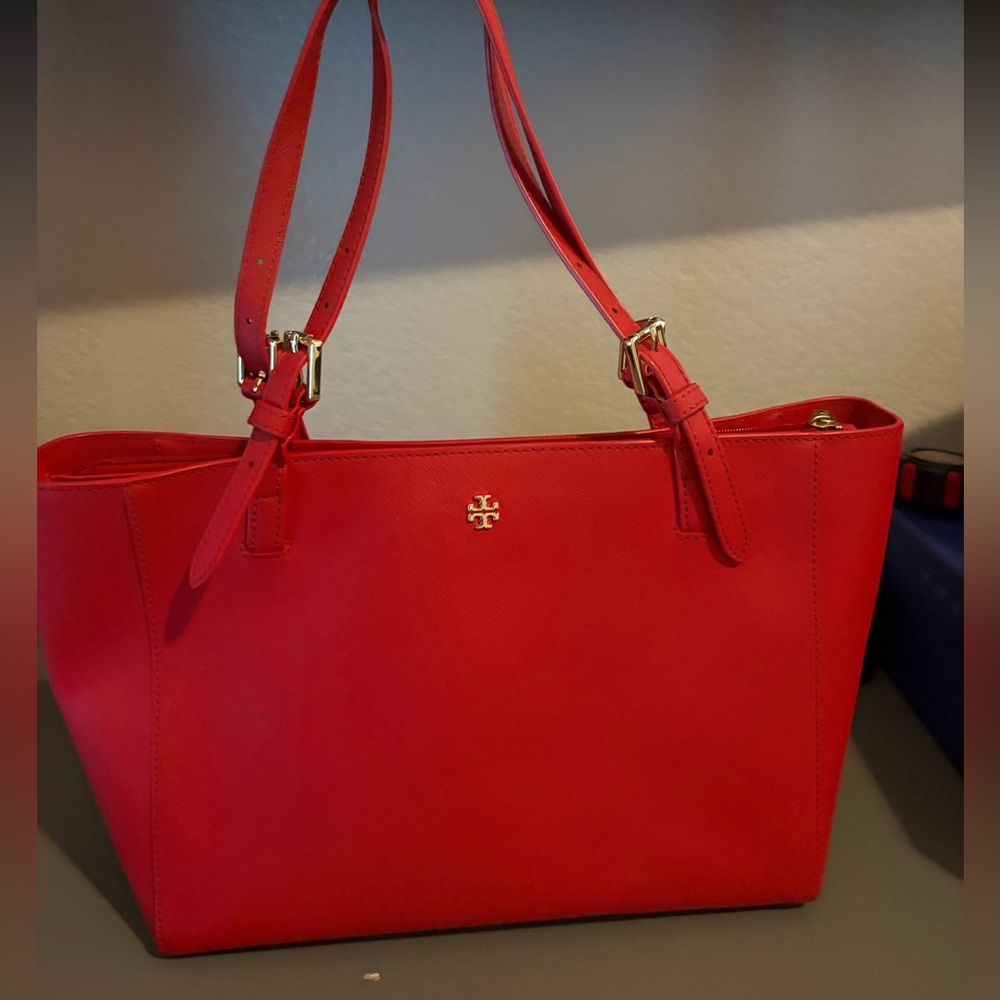 Tory Burch 9/10 Robinson tote for work